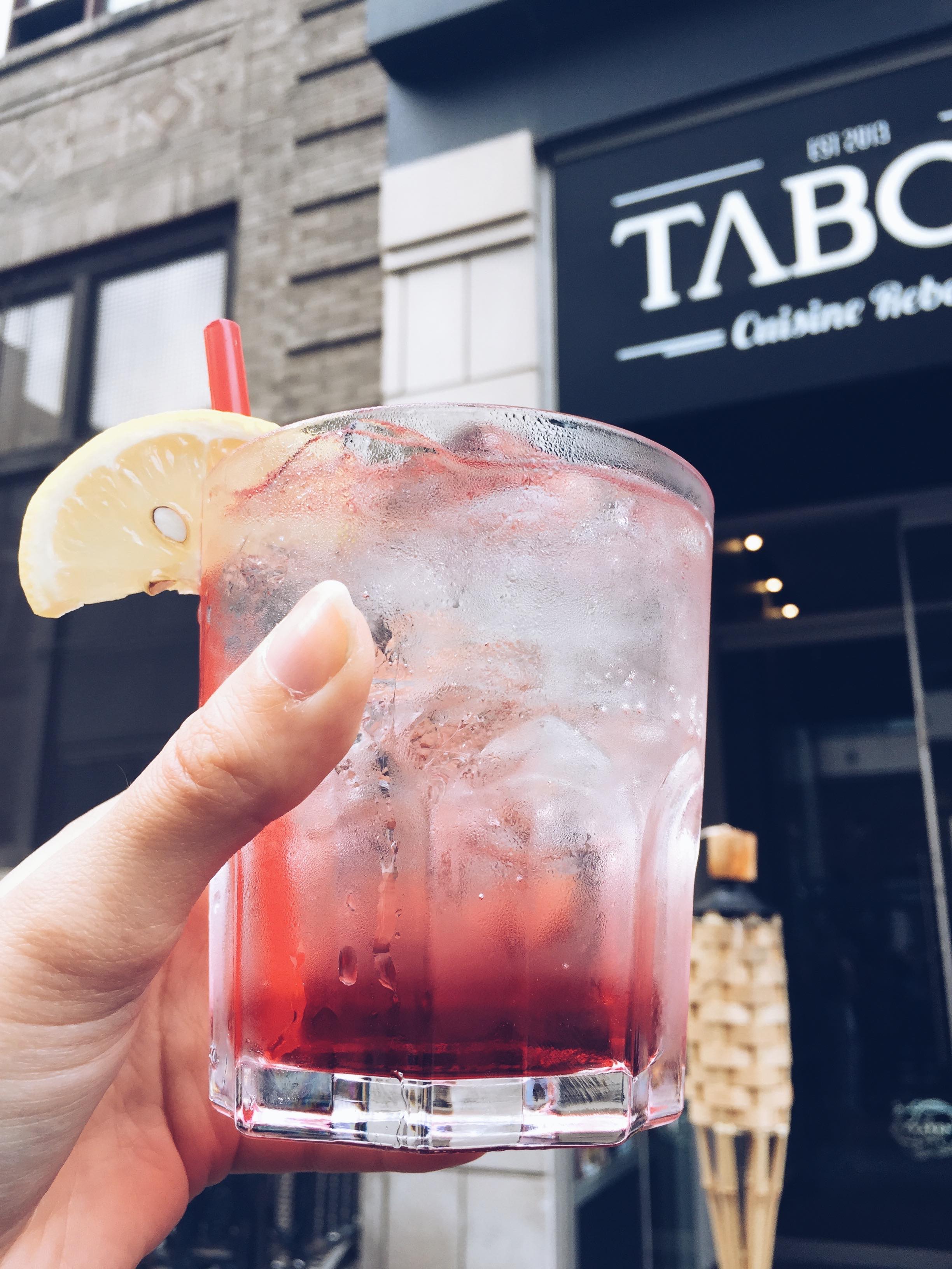 L'ouverture de la terrasse du restaurant Taboo au centre-ville de Montréal.